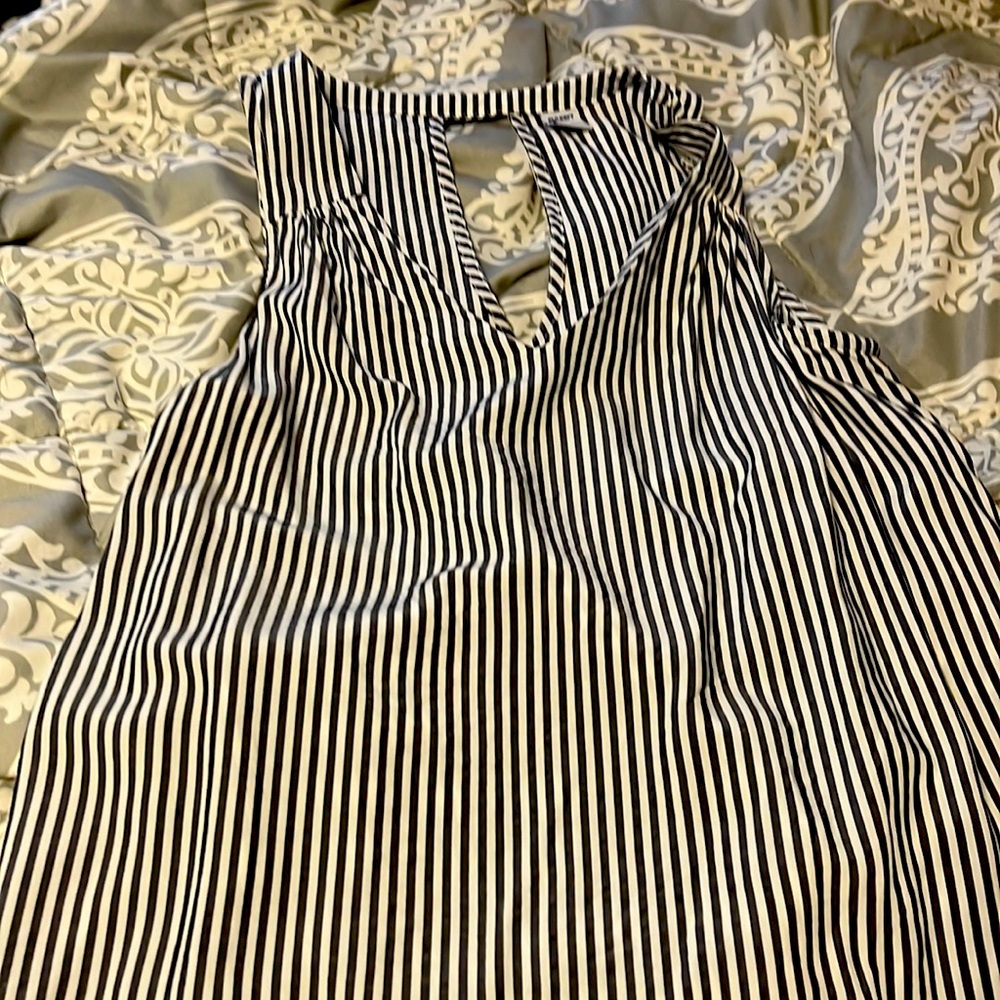 Cute blue and white striped shirt I definitely recommend for spring or summer!